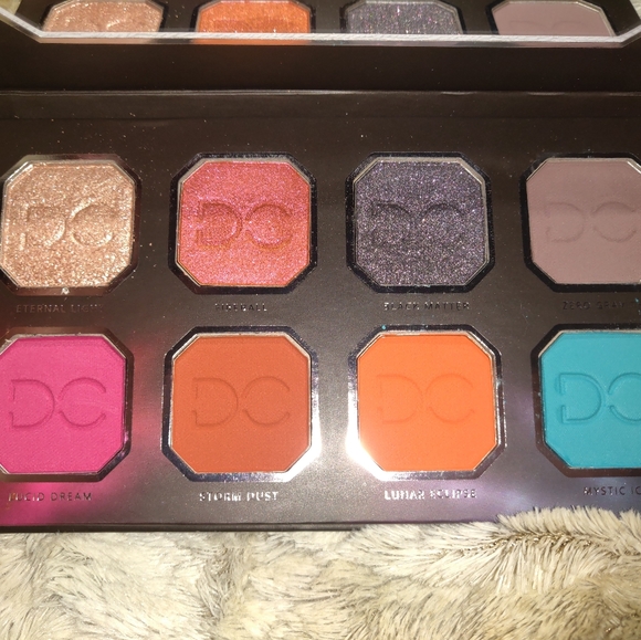 Eye-shadow Palette - Picture 5 of 6